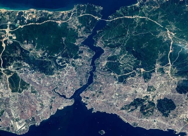 Туреччина встановила радари для виявлення морських мін для контролю за безпекою судноплавства через протоку Босфор 
