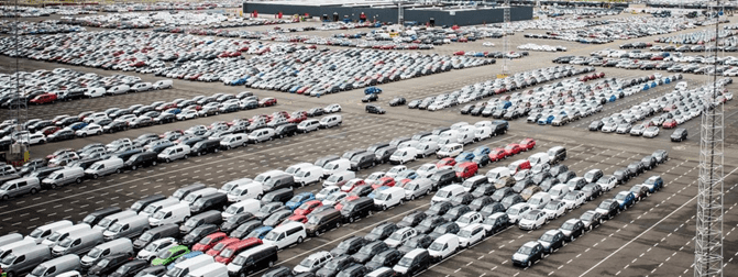 Через санкції у бельгійському порту застрягли тисячі люксових автомобілів росіян