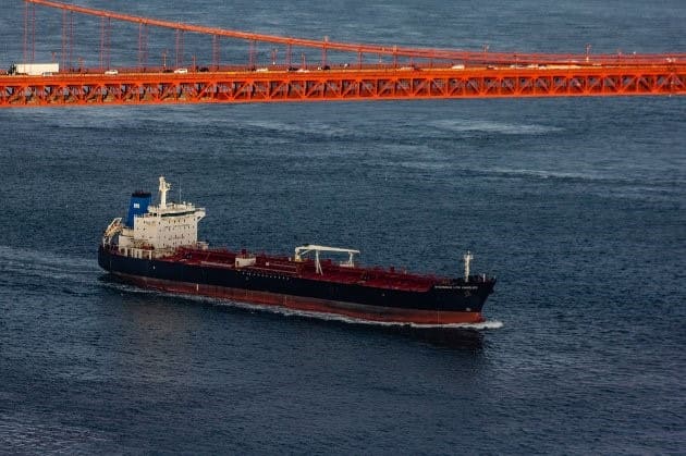 Рекордна кількість російської нафти Urals застрягла в морі через відсутність покупців