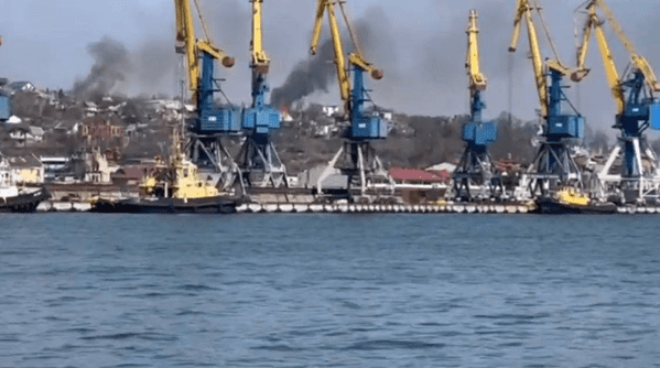 Окупанти заявили про «готовність» випустити іноземні судна з Маріупольського порту