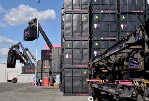 В Laude відзначили, що використання спеціалізованих контейнерів для перевезення сипучих вантажів може стати рішенням для перевезення українського зерна.