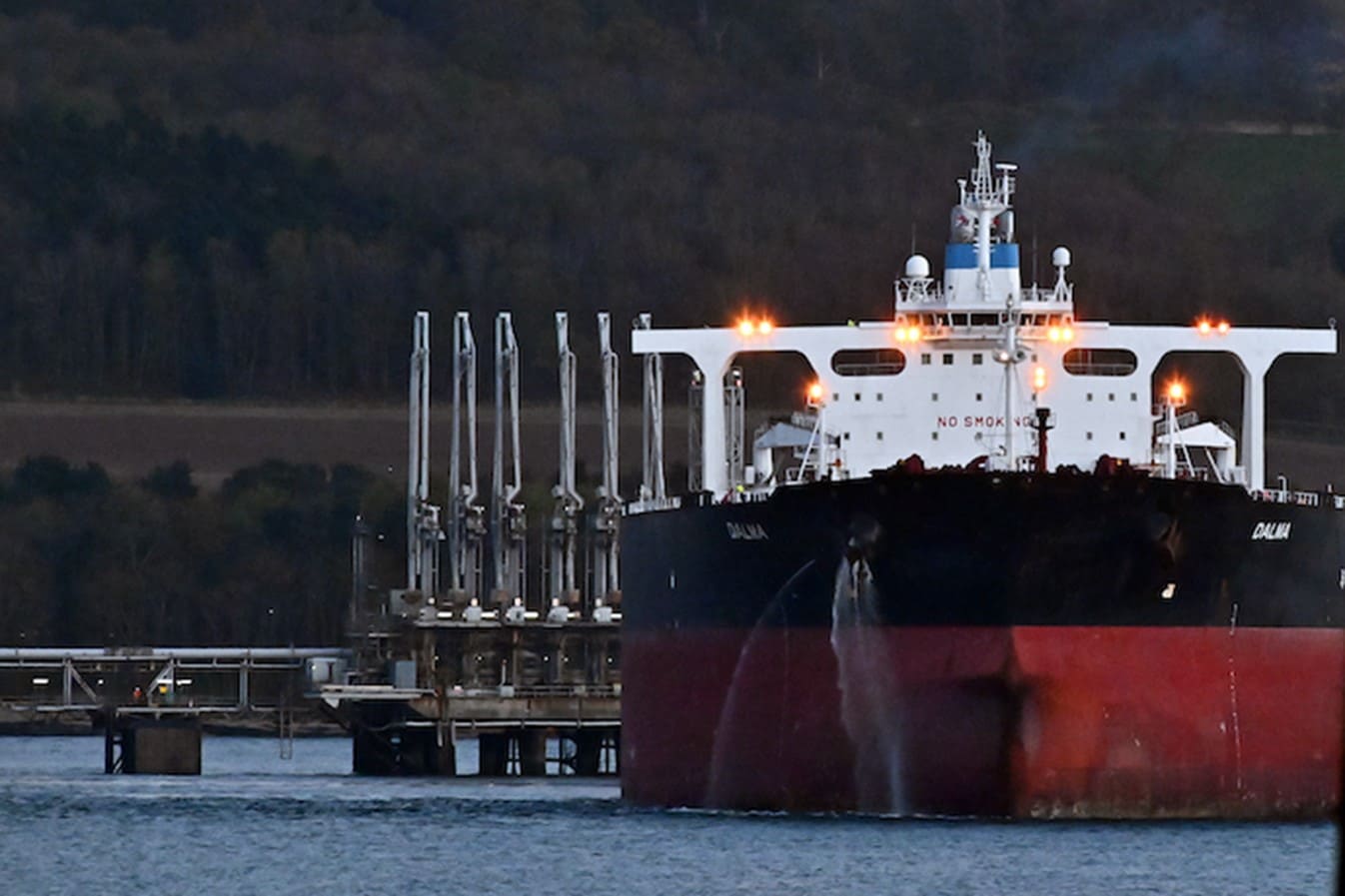 ЄС у рамках 6 пакету санкцій проти Росії включив до заходів заборону страхування танкерів 