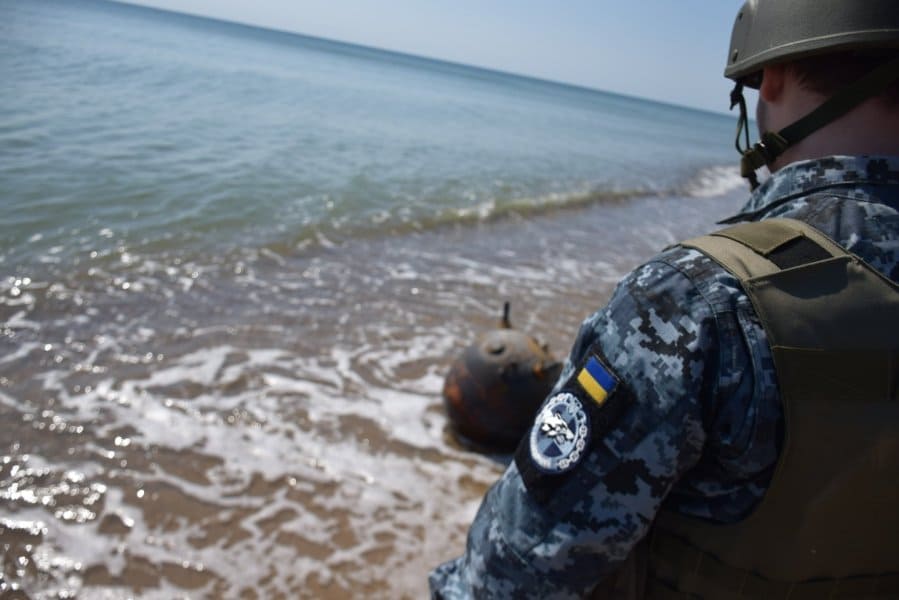 Військові попередили, що біля узбережжя Чорного моря підвищена мінна небезпека 