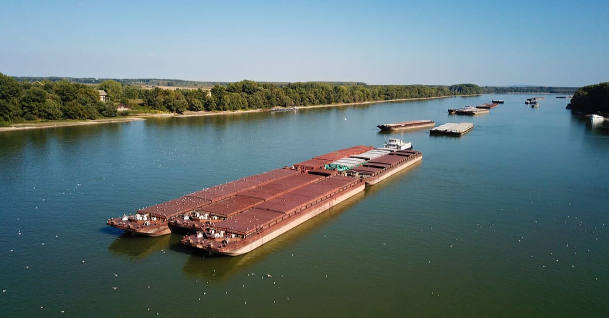 Вантажоперевалка Дунайськими портами зросла в 3,7 раза з березня, — зазначило Міністерство інфраструктури