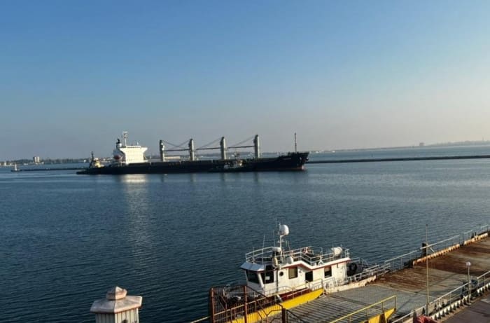Вранці з Одеси та Чорноморська вийшов перший караван балкерів «зерновим коридором»
