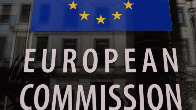 Єврокомісія пропонує включити до нових санкцій обмеження цін на нафту та експорту матеріалів для авіації до рф